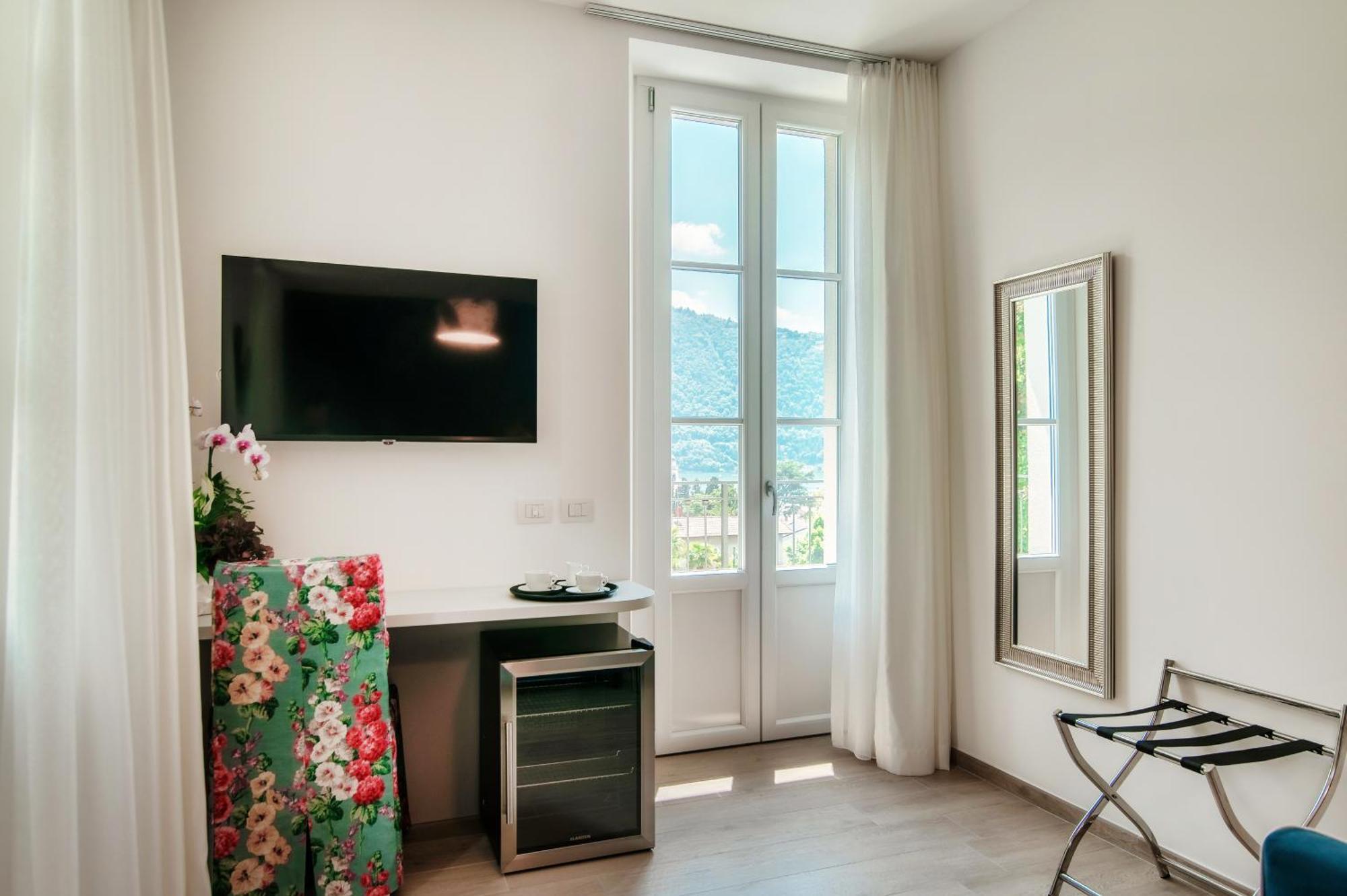 Hotel Ristorante La Vignetta Τσερνόμπιο Εξωτερικό φωτογραφία