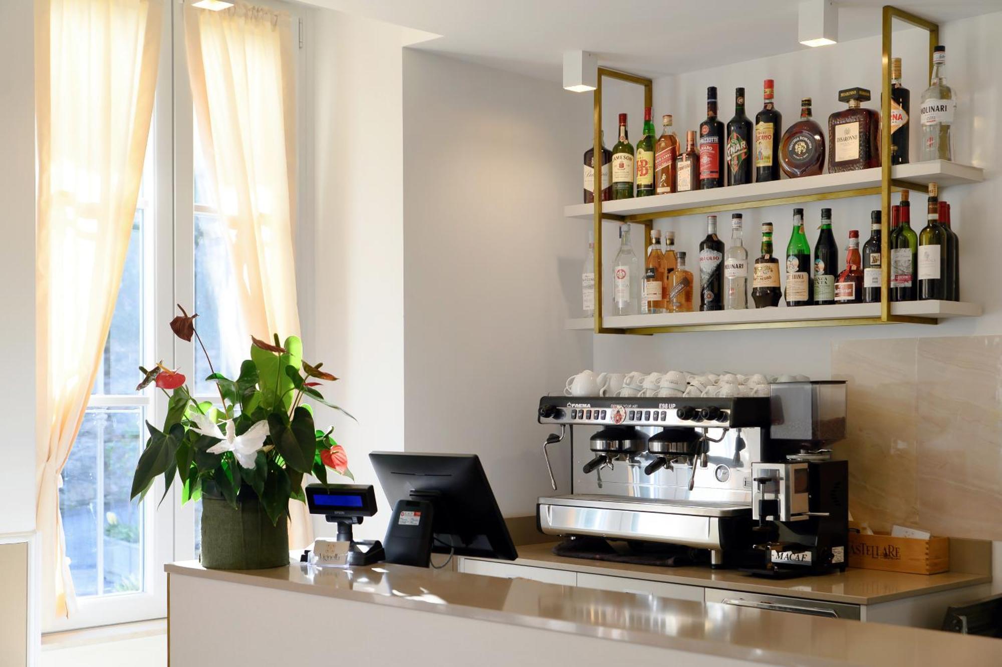 Hotel Ristorante La Vignetta Τσερνόμπιο Εξωτερικό φωτογραφία