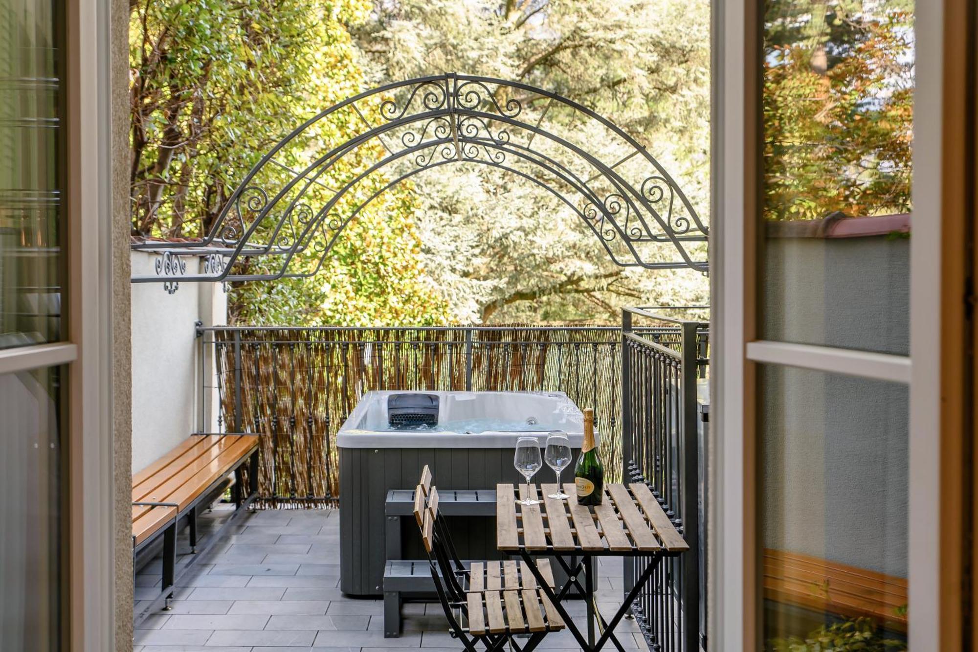 Hotel Ristorante La Vignetta Τσερνόμπιο Εξωτερικό φωτογραφία